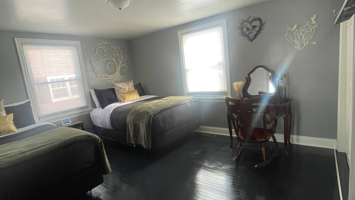 Bausman House | Charming 2-bedroom house with WiFi, AC in enjoyable Lancaster