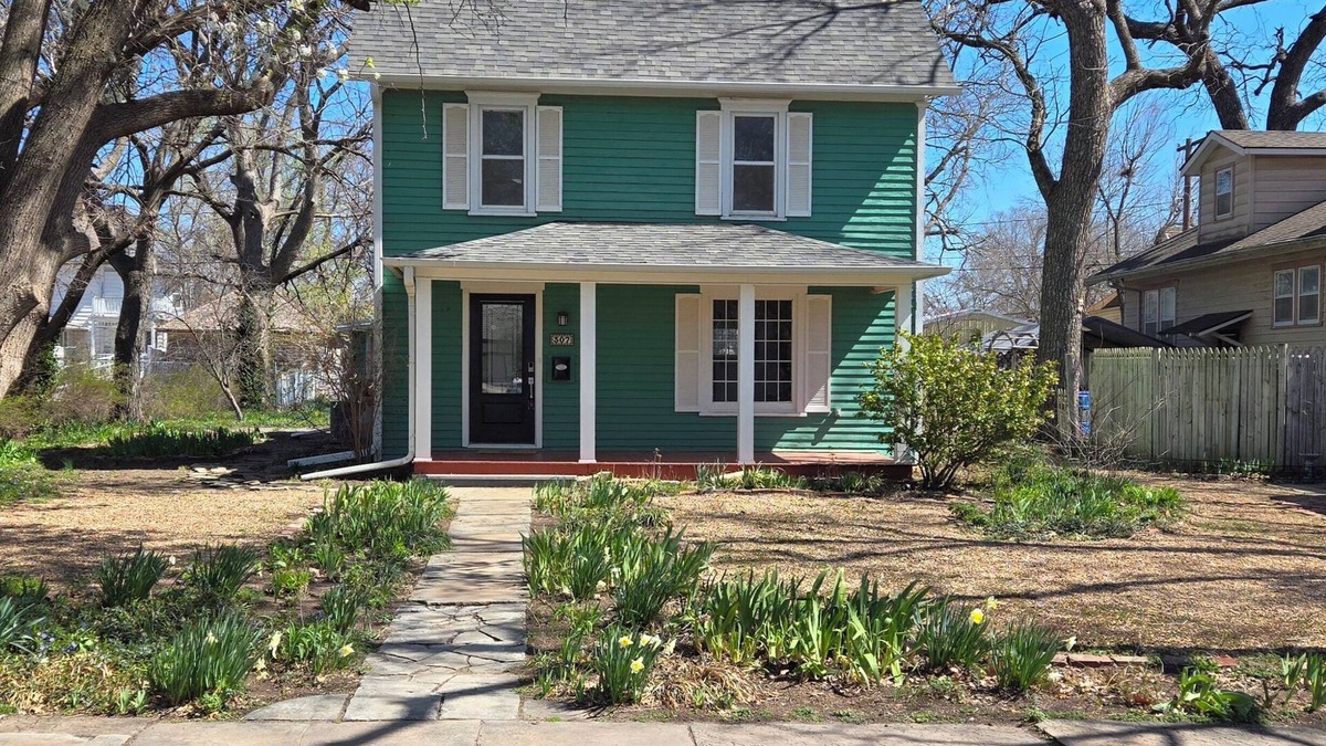 McPherson House | Charming 2-bedroom House near Downtown