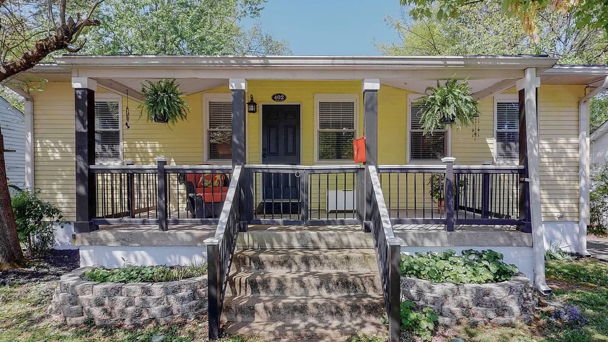 Old Hickory House | Charming 2-bedroom house in Old Hickory Village, Walk along the lake road.