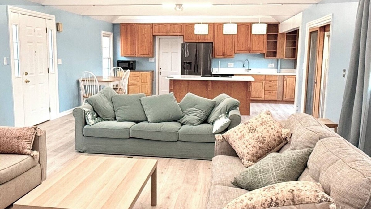 Oxon Hill House | Charming 2-bedroom house in wonderful Oxon Hill with AC, WiFi