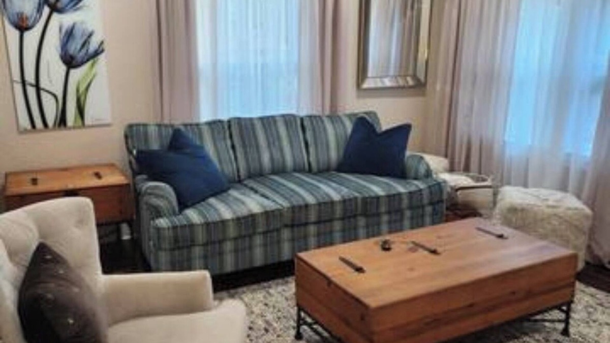 South Pensacola House | Charming 2-bedroom house with beautiful kitchen and backyard downtown Pensacola