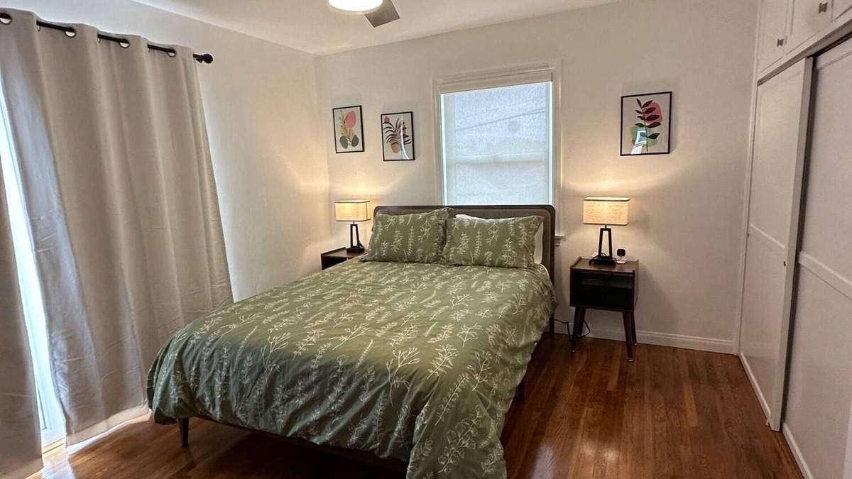 Point Loma Heights House | Charming 2-bedroom house in Point Loma California with garage and outdoor patio.