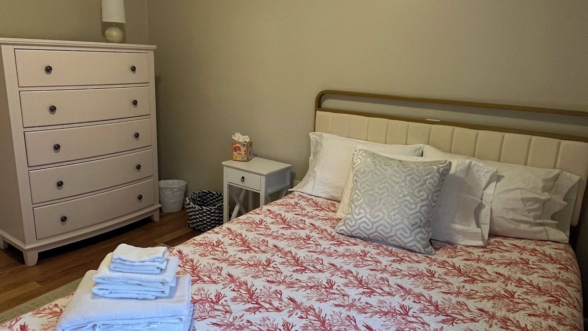Waterford House | Charming 2-bedroom house with WiFi, AC in lovely Waterford