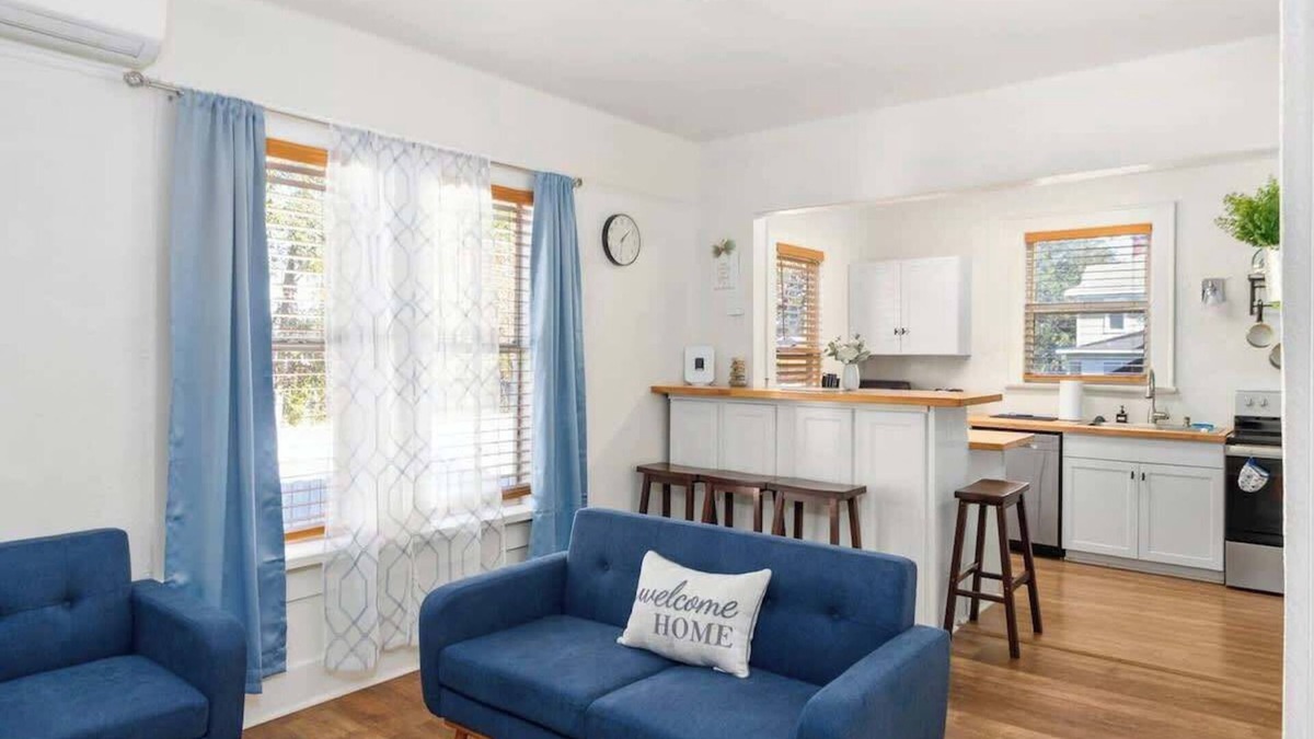 Downtown House | Charming 2-Bedroom Home Lakeland