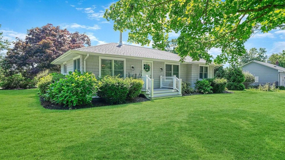 Southold House | Charming 2-bedroom home with AC in the heart of Wine Country