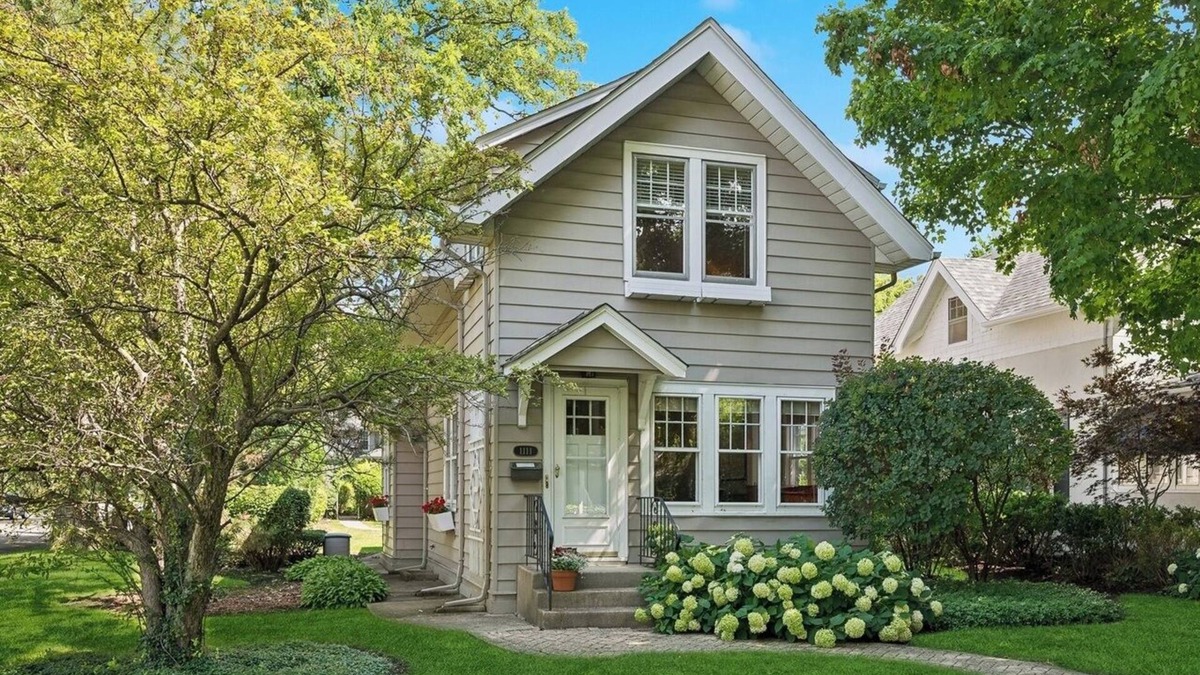 Winnetka House | Charming 2-bedroom home in fantastic Winnetka, IL location