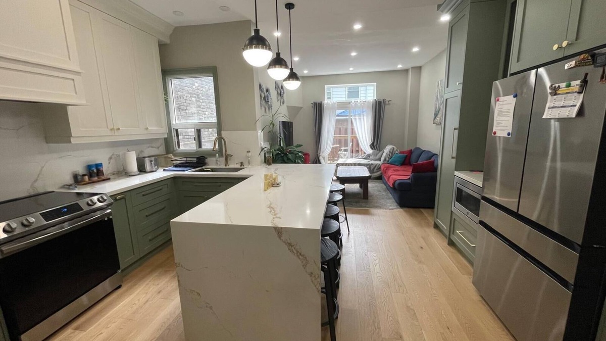 Parkdale House | Charming 2-bedroom Home High Park/Roncesvalles