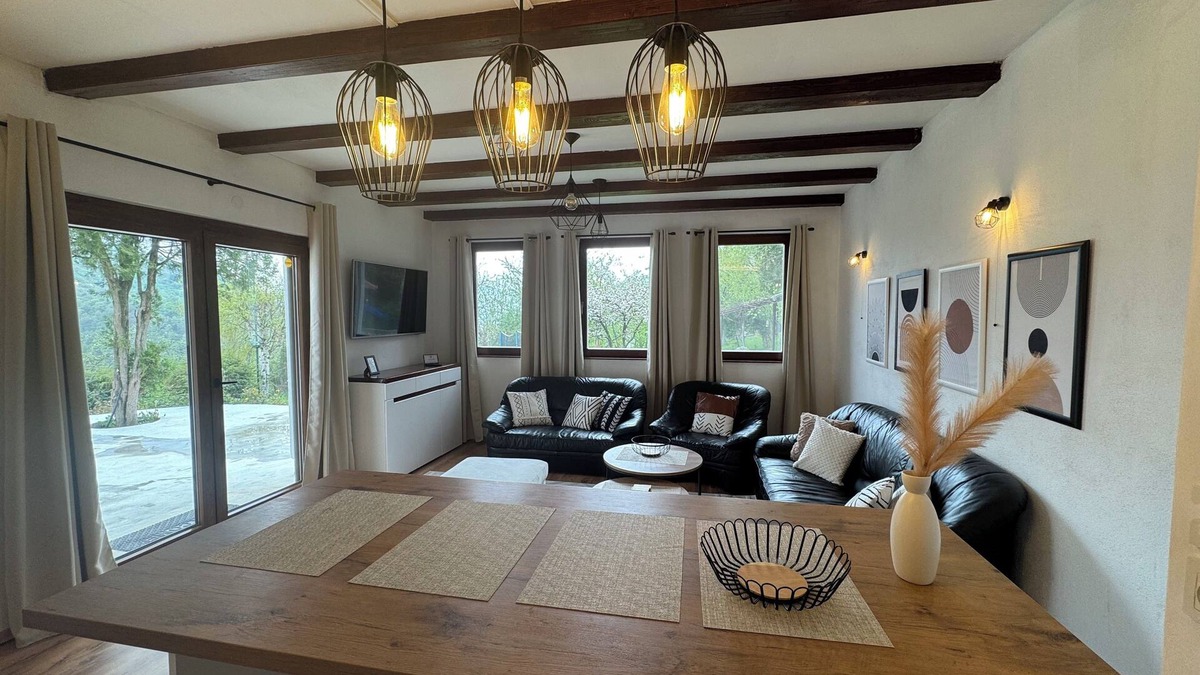 Sarajevo Canton House | Charming 2-bedroom house in Nahorevo with WiFi and AC