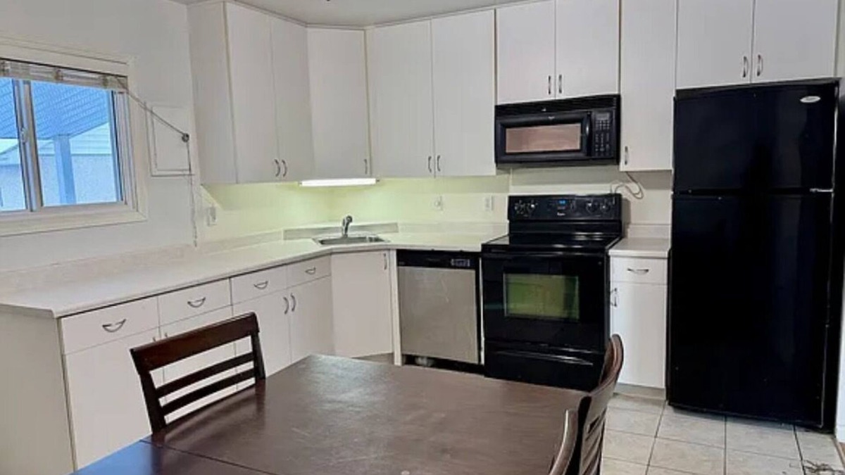 Jasper Place House | Charming 2-bedroom house with AC, WiFi in lovely Edmonton