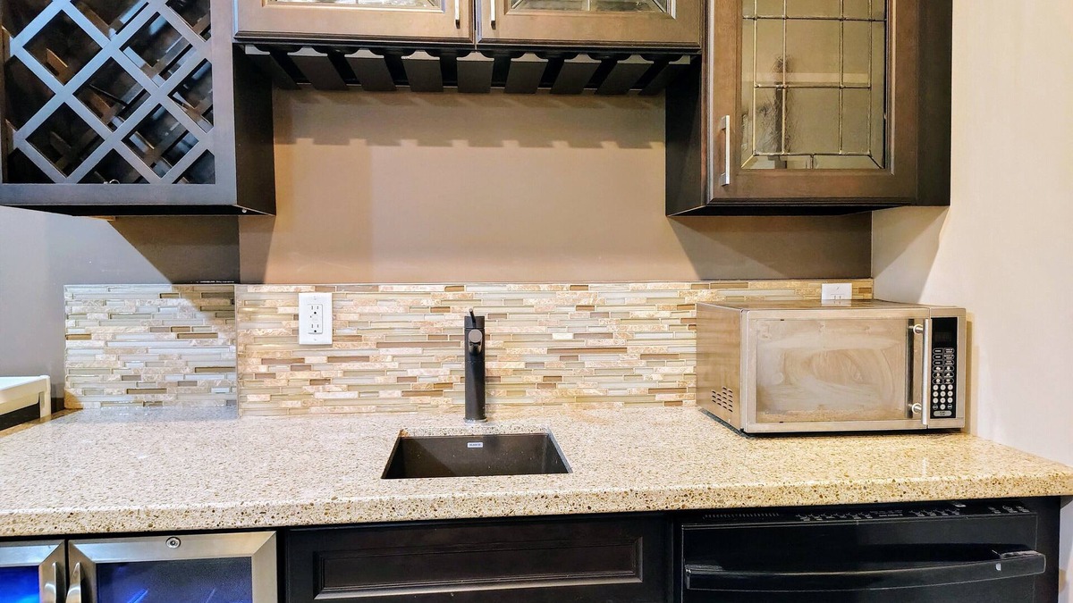 Northwest Edmonton House | Charming 2-bedroom house with WiFi, fitness room in nice Edmonton