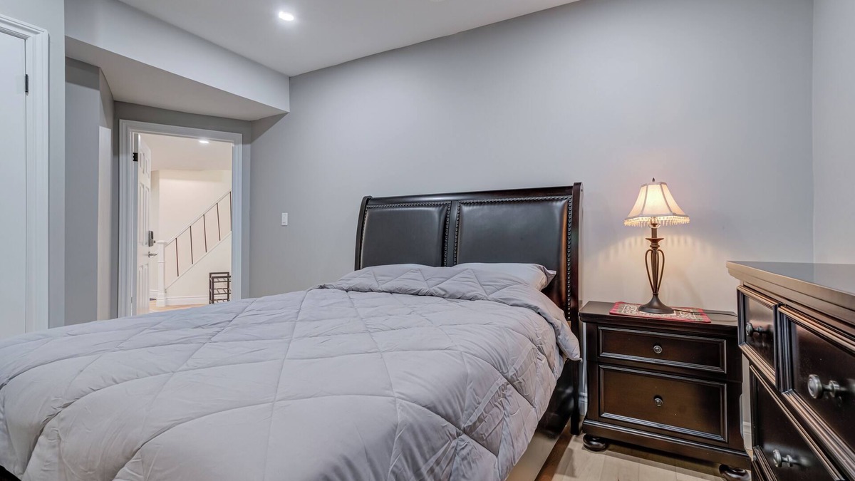 Hamilton Apartment | Charming 2-bedroom house basement apartment with AC in Hamilton