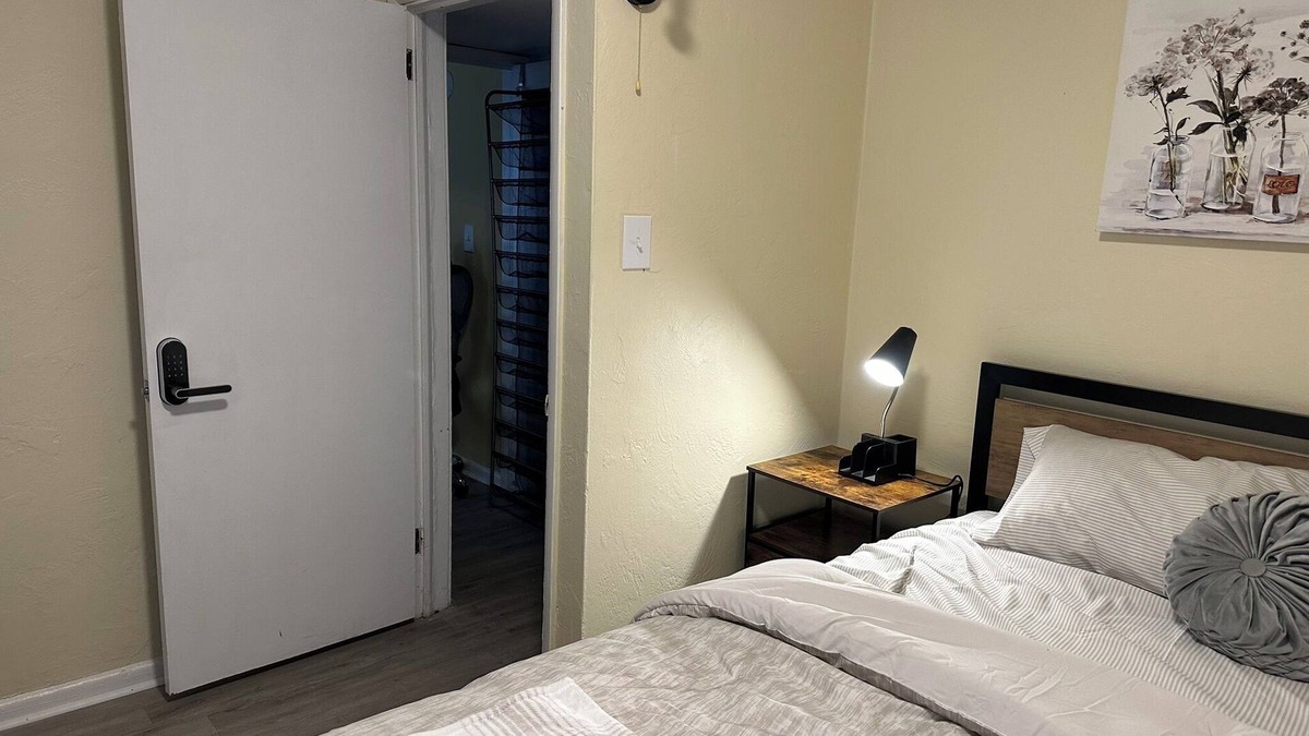 Aberdeen House | Charming 2-bedroom house in Aberdeen with WiFi and AC