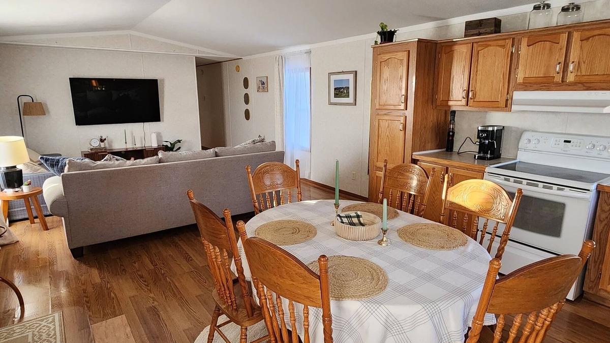 Northeast Entrance Badlands House | Charming 2-bedroom house with WiFi and AC in Interior.