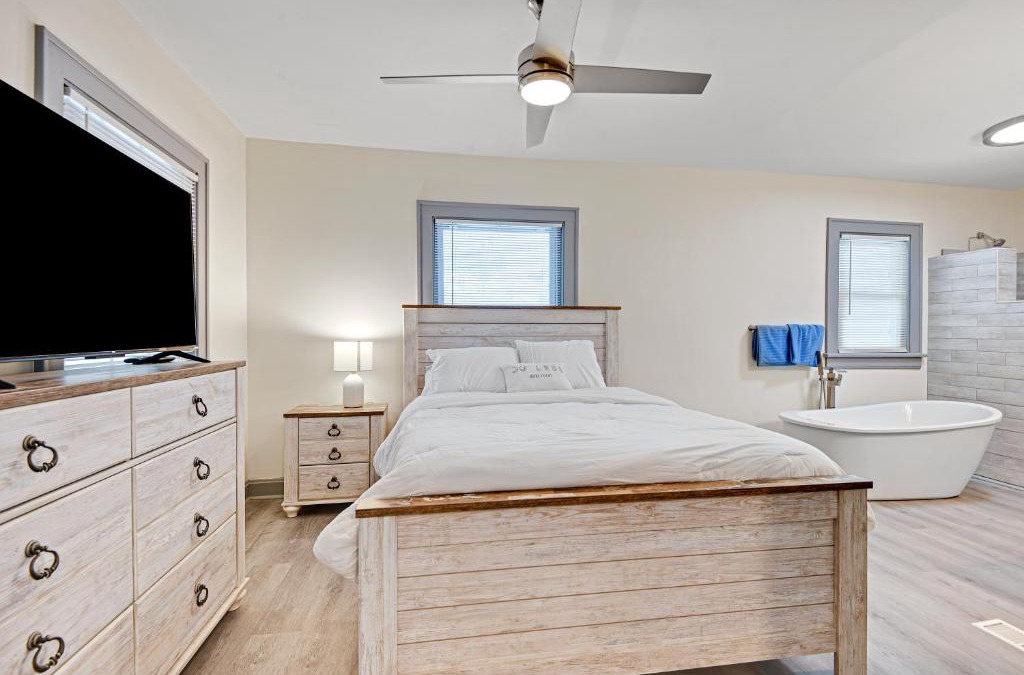 South Kansas City Villa | Charming 2 bedroom house!