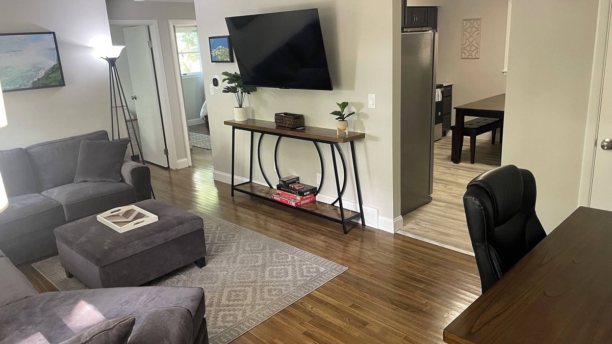 Lewiston House | Charming 2-bedroom house near Artpark in the Village of Lewiston