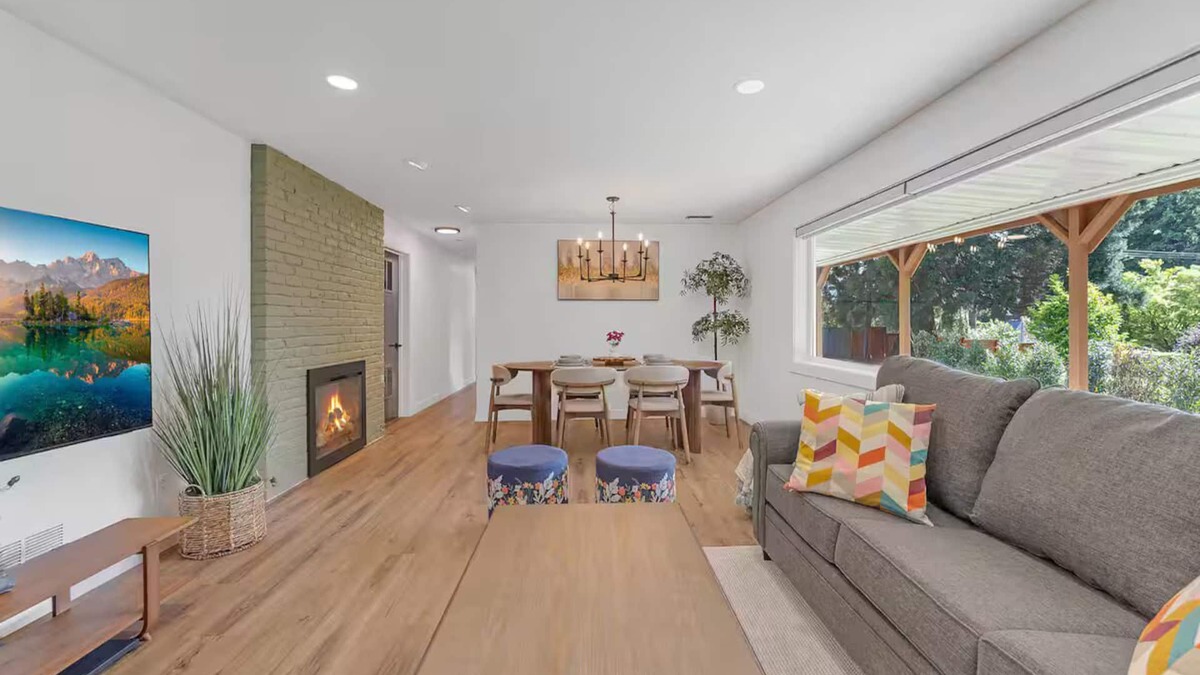 West Haven-Sylvan House | Charming 2-bedroom house in brilliant Portland with WiFi, AC