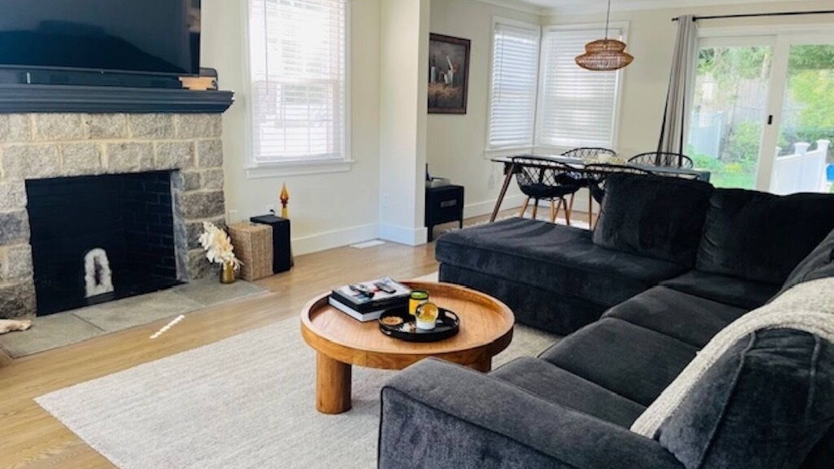 Westport House | Charming 2-Bedroom House 1 Mile To The Beach,Deck, Wifi & Game Room