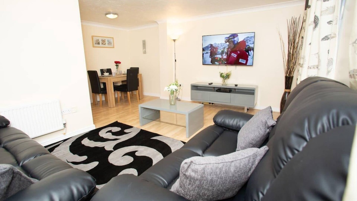 Thamesmead East House | Charming 2-Bedroom House