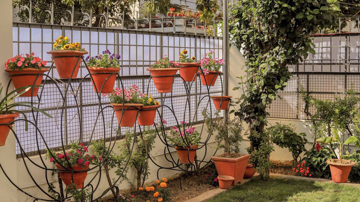 Hazratganj House | Charming 2-bedroom house with WiFi, AC in Lucknow