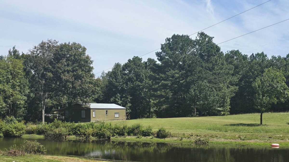 Smyrna House | Charming 2-bedroom house with WiFi, AC in cool Atlanta