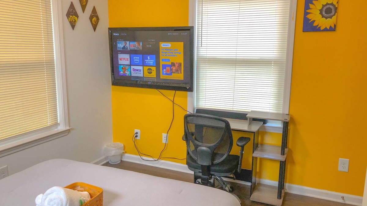 Pittsburgh House | Charming 2-bedroom house with WiFi and AC in terrific Atlanta