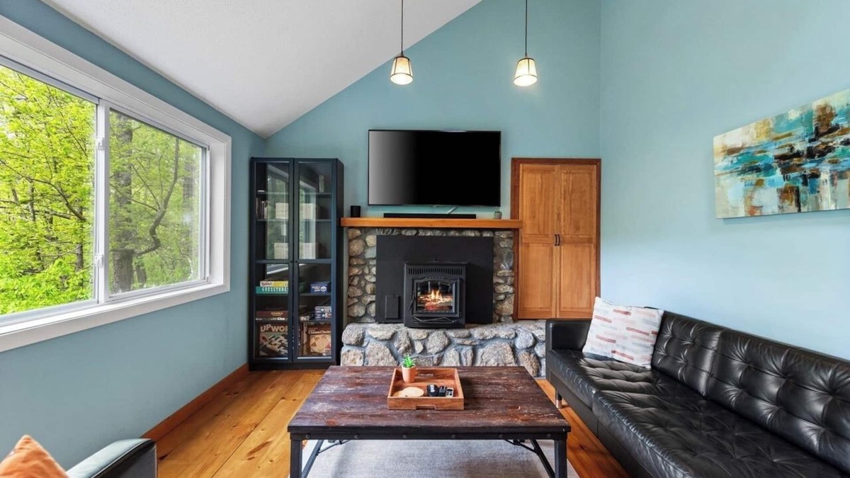Campton House | Charming 2-bedroom house in Waterville Estates-sleeps 8!