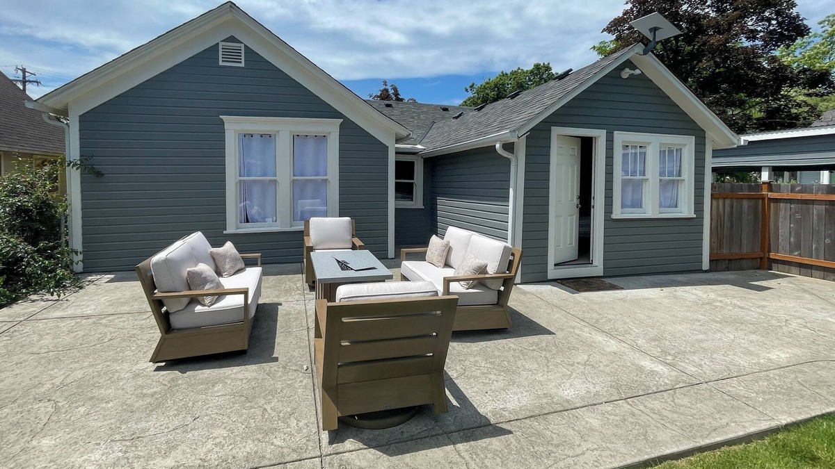 Carlton House | Charming 2-bedroom house in tranquil Carlton with WiFi, AC