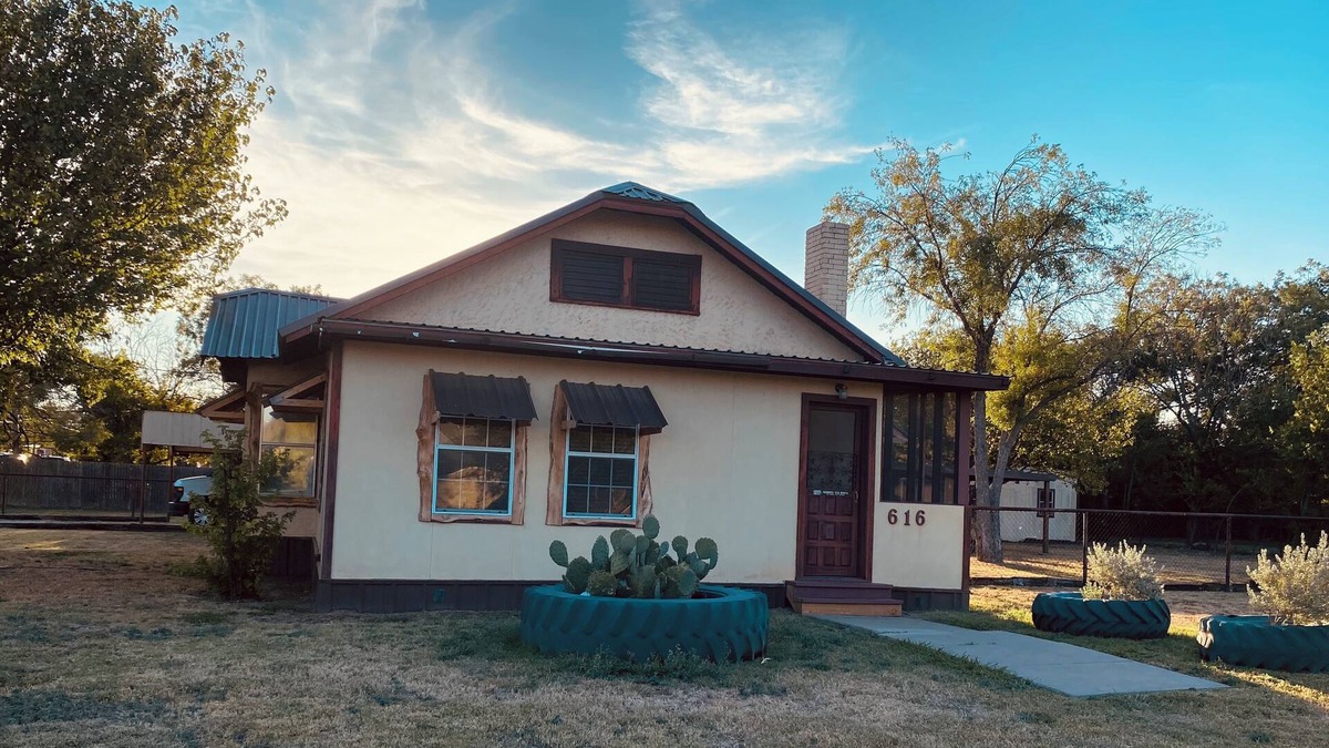 Coleman House | Charming 2-bedroom house in Coleman with AC and WiFi. Sleeps 6 & no pets.