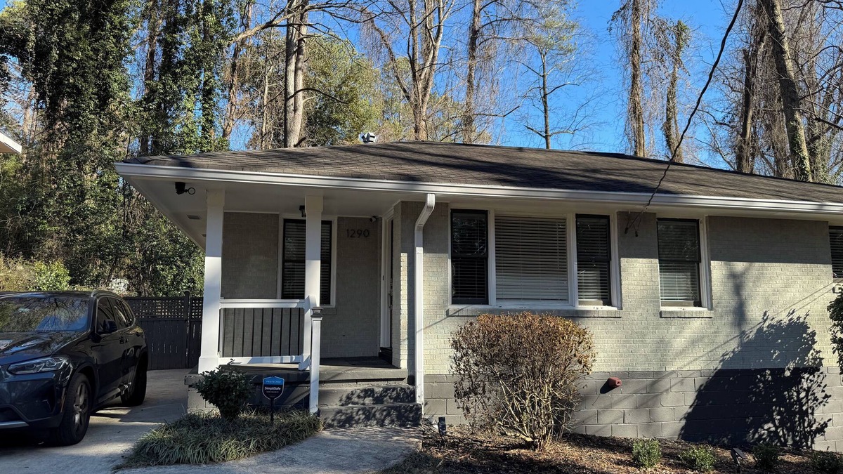 Belvedere Park House | Charming 2-bedroom house in fabulous Decatur with WiFi and AC