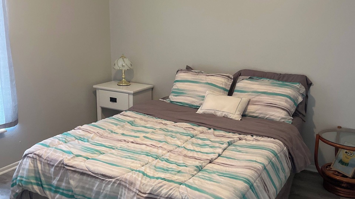 Deltona Lakes House | Charming 2-bedroom house with WiFi, AC in fabulous Deltona , Florida