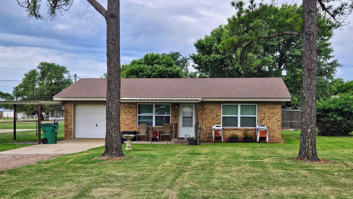 Granite House | Charming 2-bedroom house in Granite nestled at the foot of the Quartz Mountains