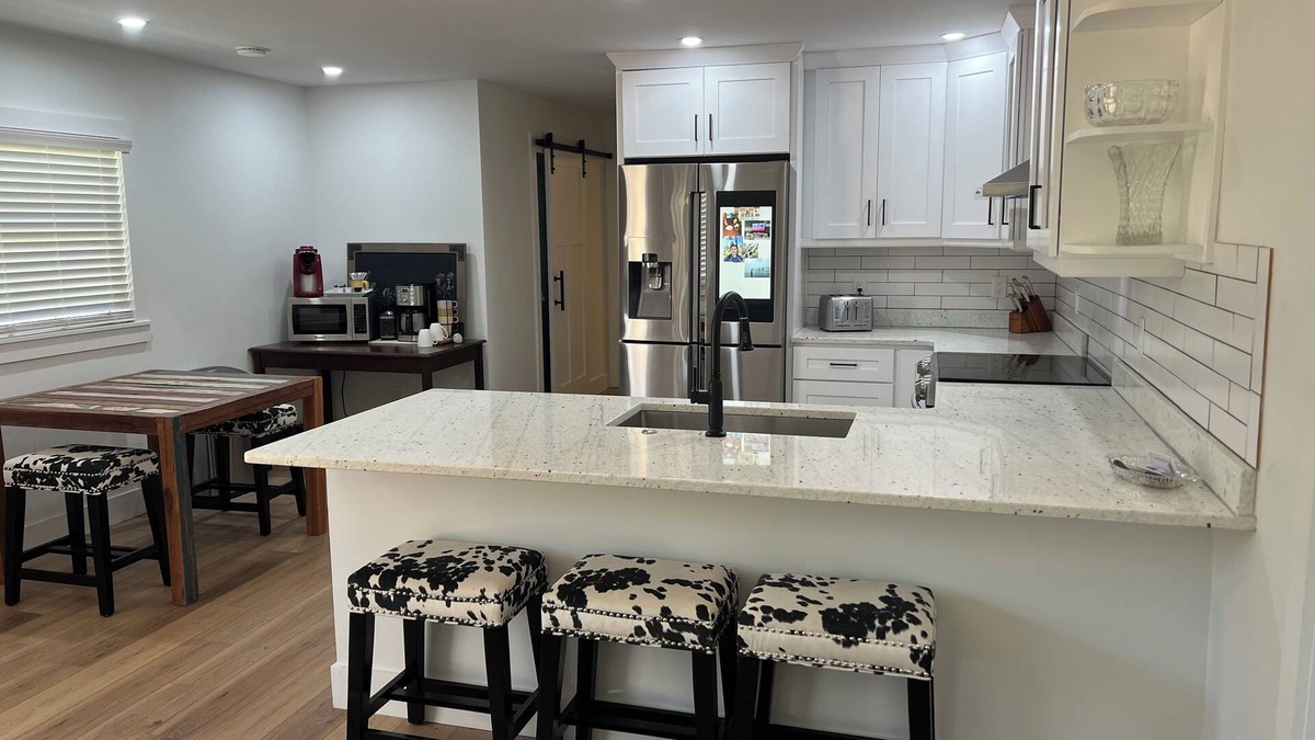 Experiment House | Charming 2-bedroom house with AC, WiFi in Griffin