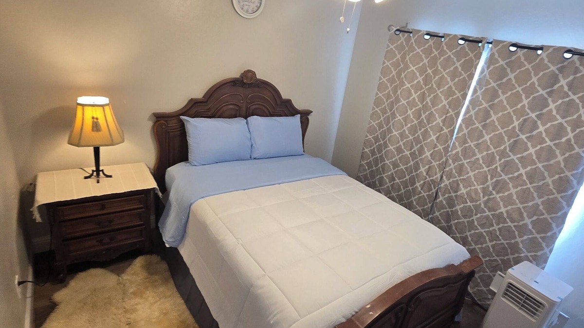 Hanford House | Charming 2-bedroom house with fitness room, WiFi in enjoyable Hanford