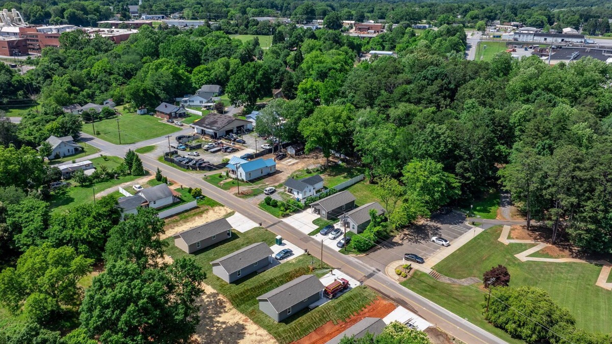 Hickory House | Charming 2-bedroom house in downtown Hickory conveniently located!