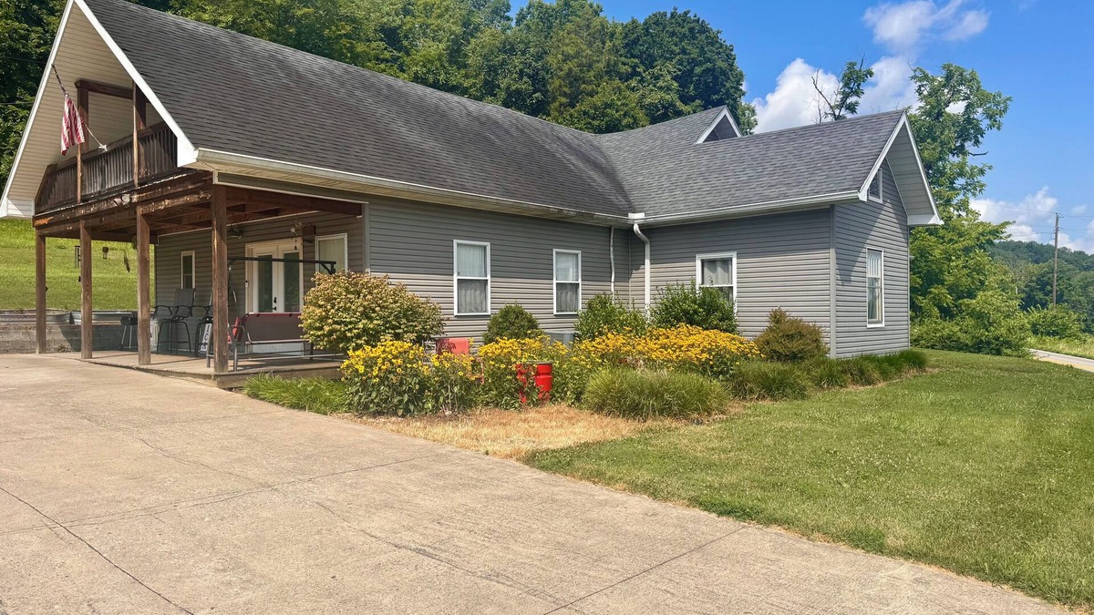 Windsor House | Charming 2-bedroom house in the heart of Appalachia