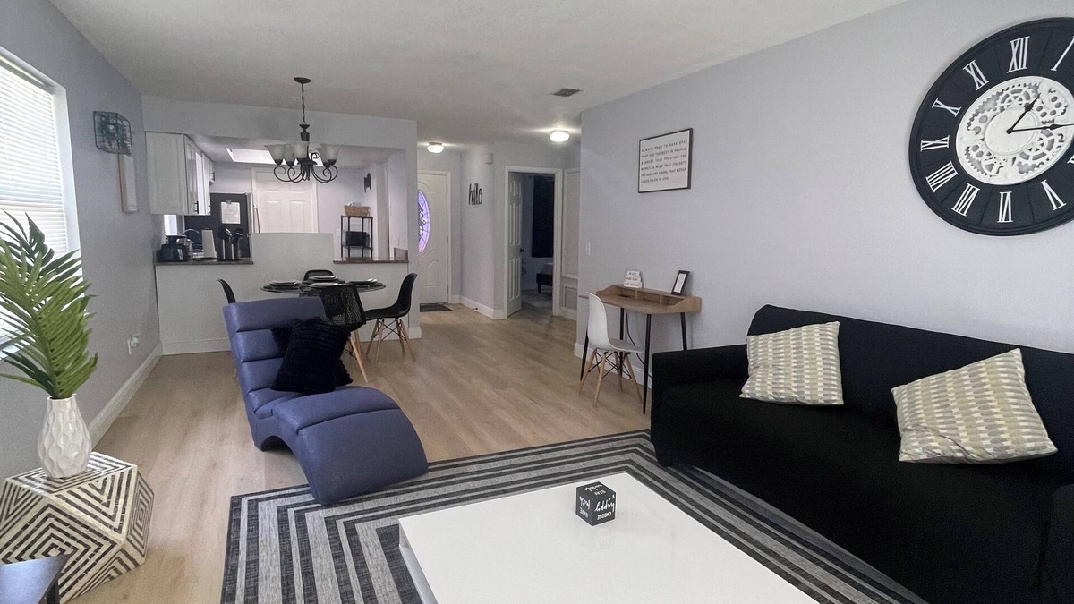 Conway House | Charming 2-bedroom house in delightful Orlando. Centrally located.