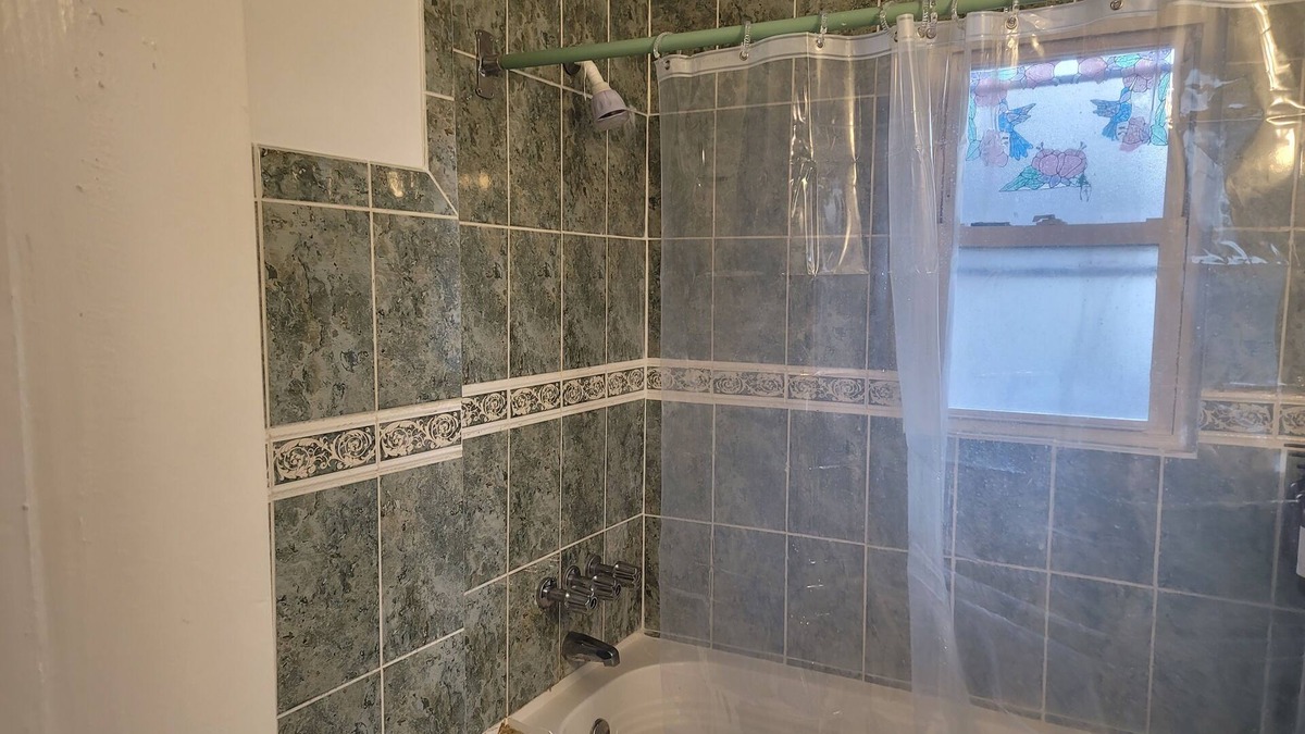 Teaneck House | Charming 2-bedroom house in delightful Teaneck with AC, WiFi
