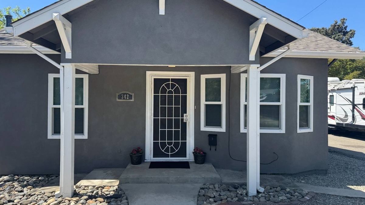 Turlock House | Charming 2-bedroom house in beautiful Turlock w/AC, plus near historic downtown