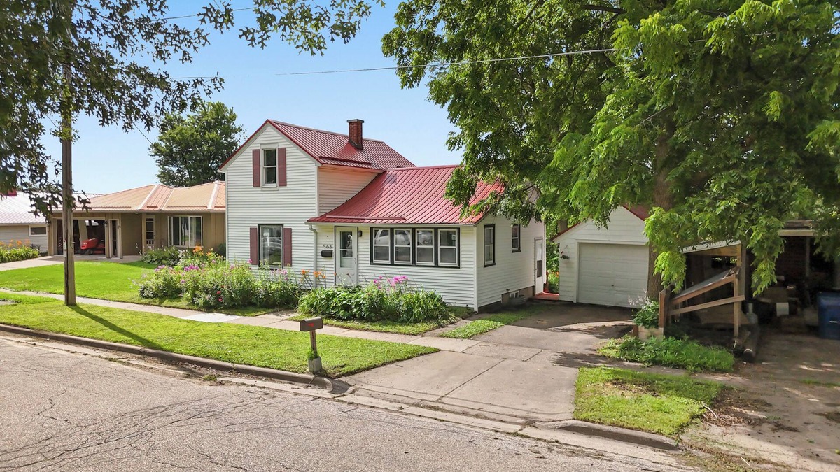 Viroqua House | Charming 2-bedroom house in Viroqua with AC