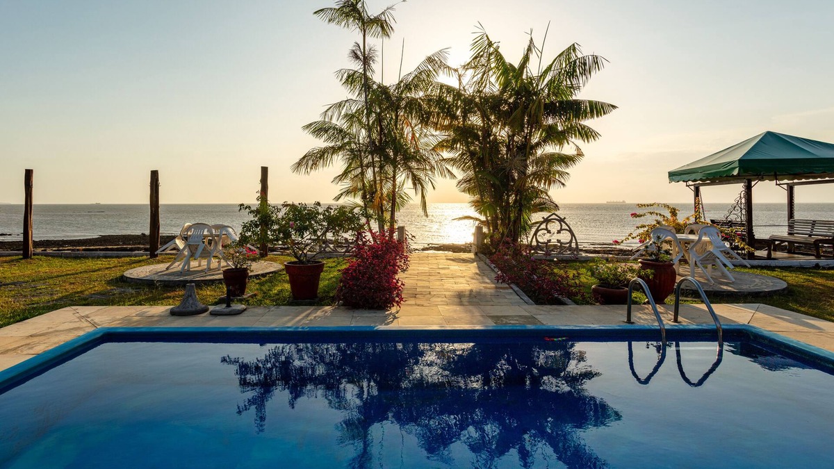 Farol House | Charming 2-bedroom house in wonderful Farol Belém with AC, WiFi