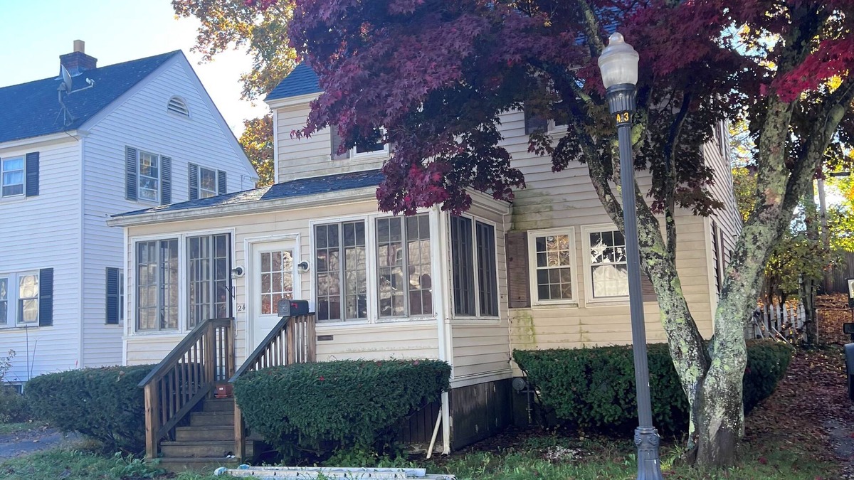 Bath House | Charming 2-bedroom house in small-town neighborhood