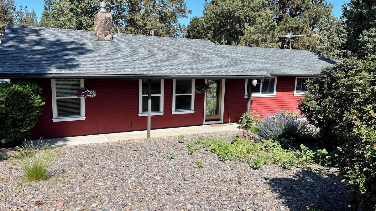 Larkspur House | Charming 2-bedroom house in pleasant Bend