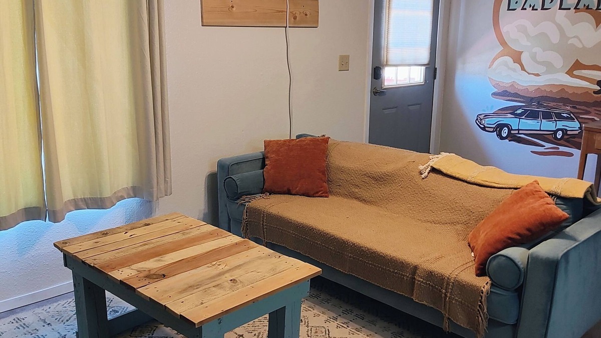 Pinnacles Entrance Badlands House | Charming 2-bedroom house in lovely Wall with WiFi & AC