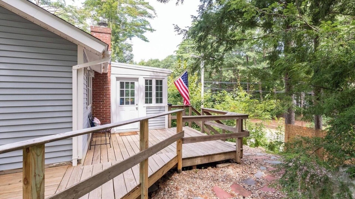 Alton Bay House | Charming 2-bedroom house with WiFi and W/D in Alton Bay-10 min to Gunstock