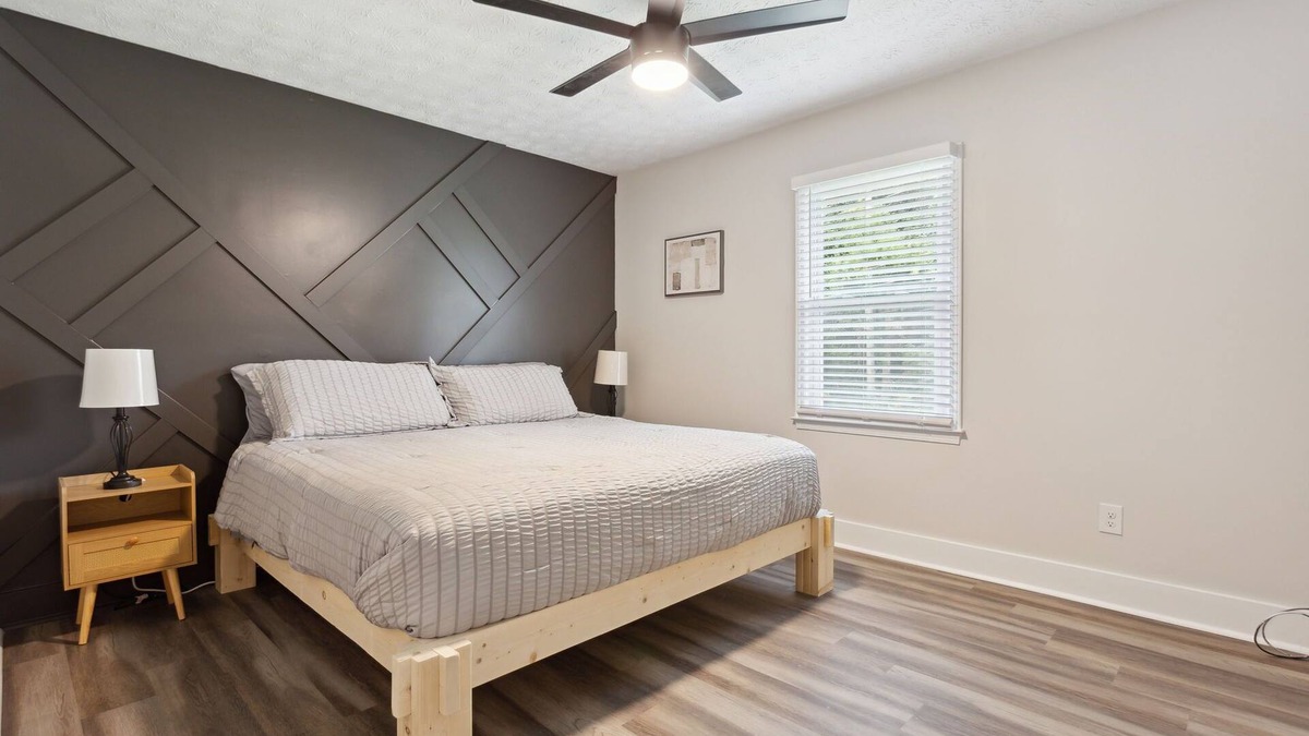 Athens House | Charming 2-bedroom house in Athens I Full Bathroom I Fully Remodel