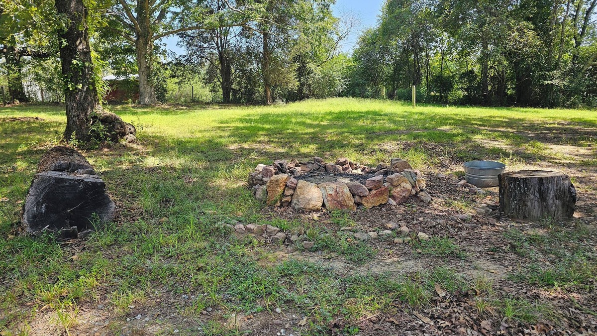 Bostic House | Charming 2-bedroom house 20 minutes to TIEC