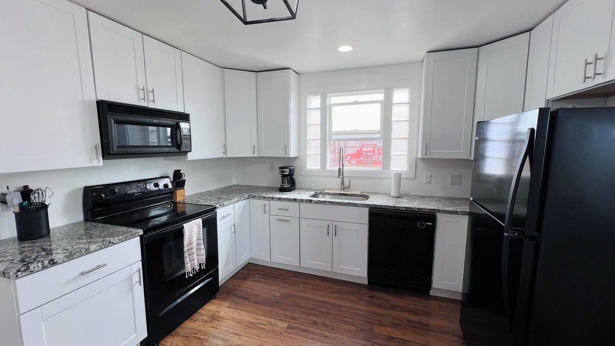 Center House | Charming 2-bedroom house in awesome Center with WiFi