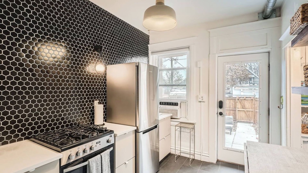Speer House | Charming 2-bedroom house with AC and Yard in fabulous Denver