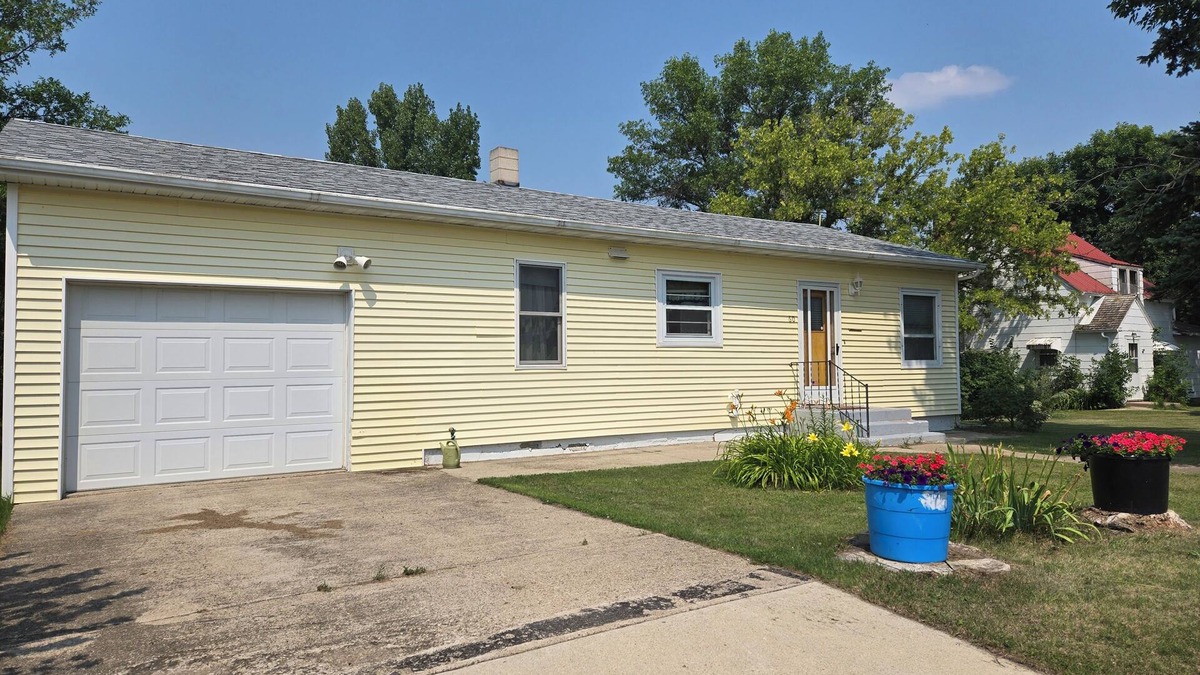 Esmond House | Charming 2-bedroom house in Esmond with AC
