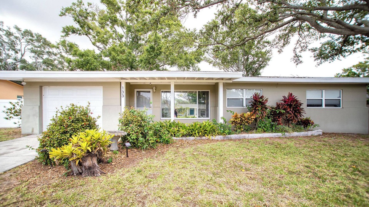Largo House | Charming 2-bedroom house in lovely Largo with AC